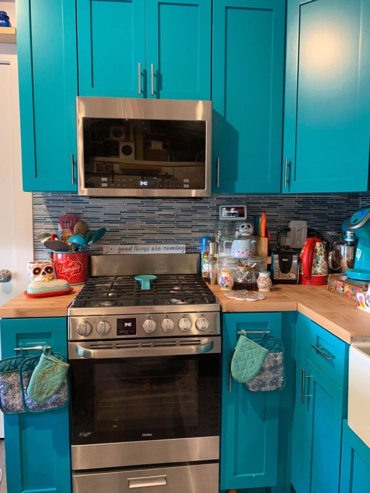 Kitchen is L shaped and it have stovetop cum oven and other equipments