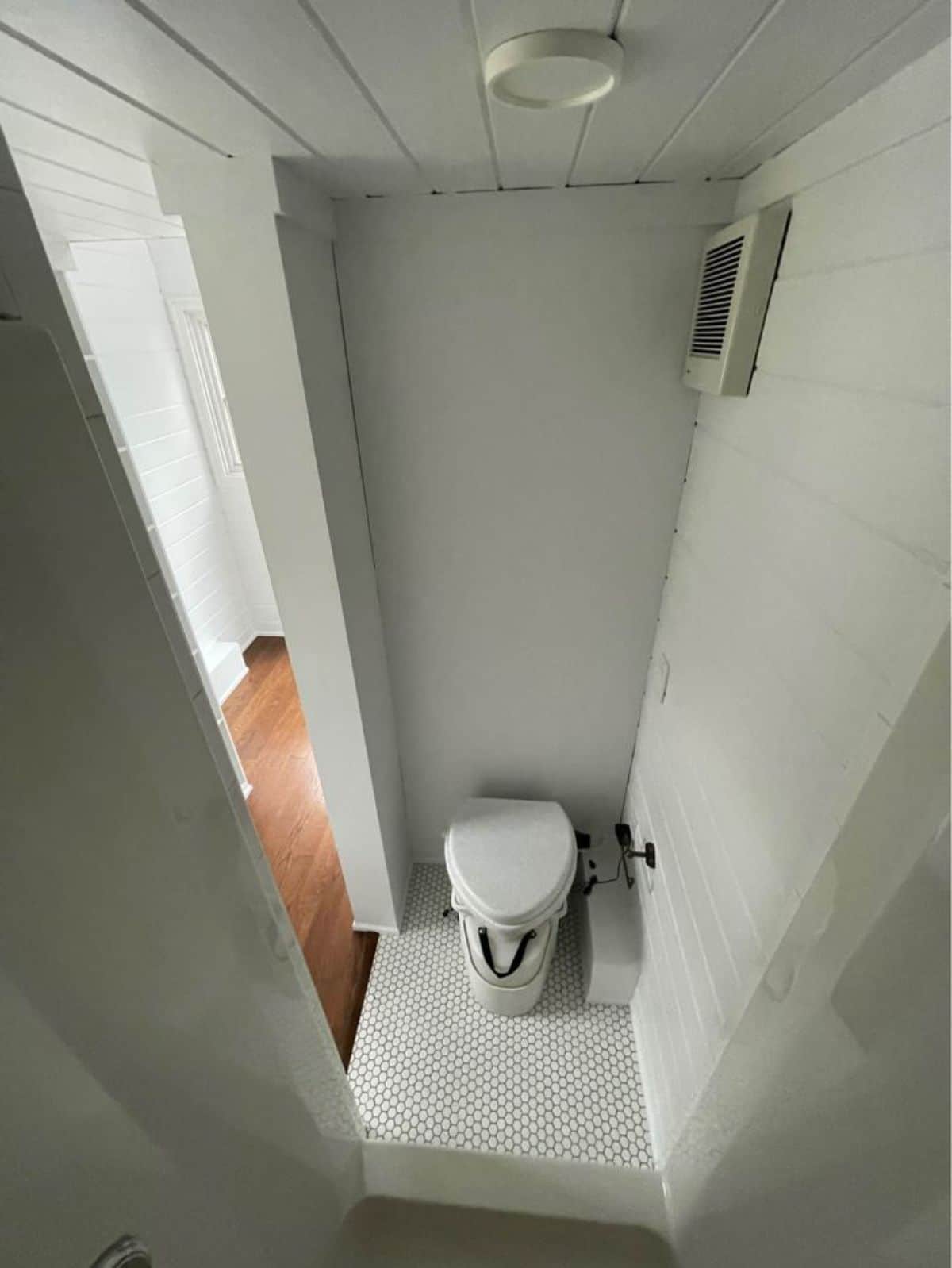 Standard toilet of Tiny House on Wheels