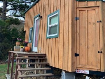 Featured Image of 18' Tiny House with Two Lofts For Less Than $40k