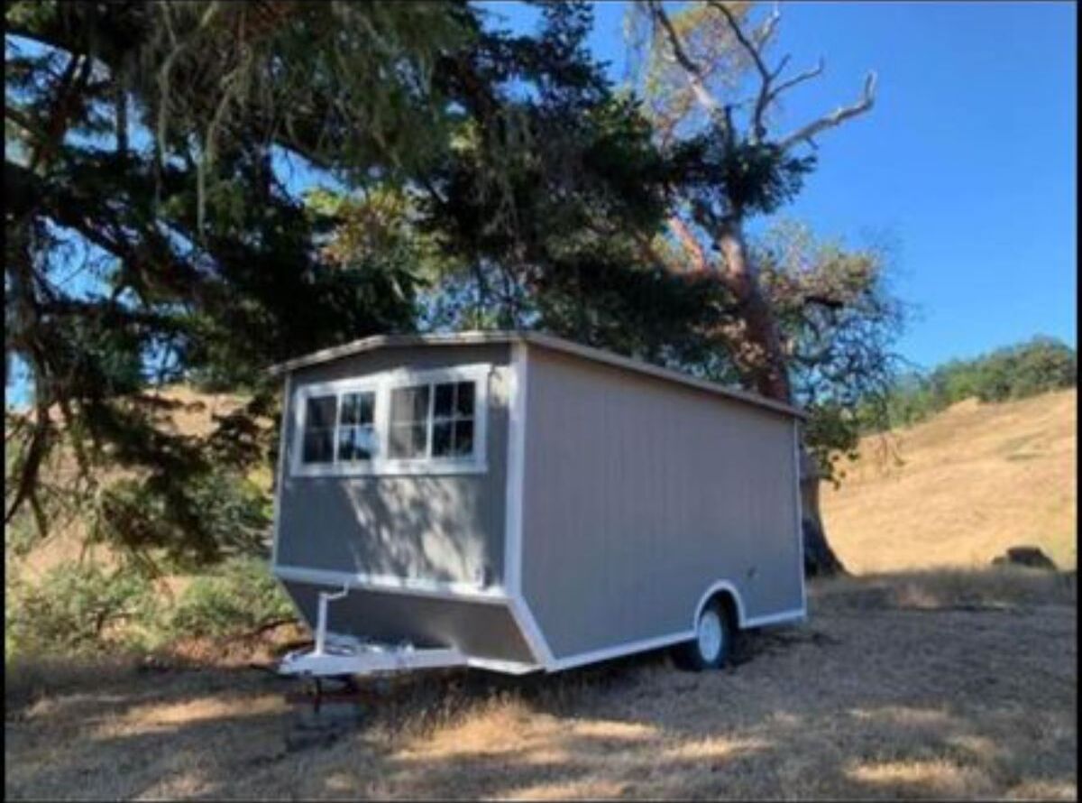 Outside view of house on wheels