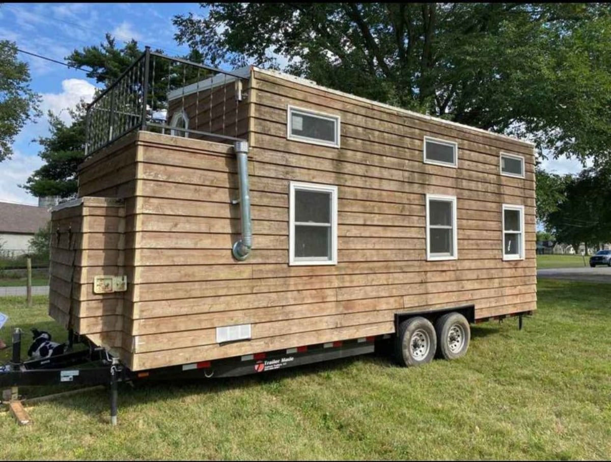24' Off-Grid Tiny House from outside