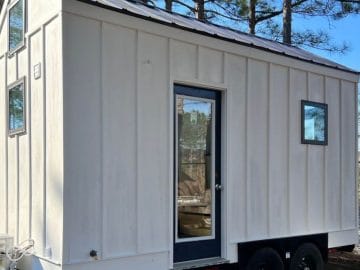 Featured Img of 16' Compact Tiny House Packs in All Your Essentials & More!