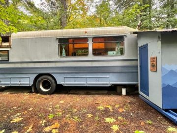 Featured Img of 40′ School Bus Converted Tiny House is Ready to Move Into!