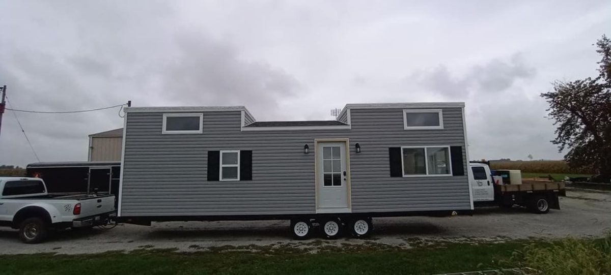 400 sf Tiny House from outside