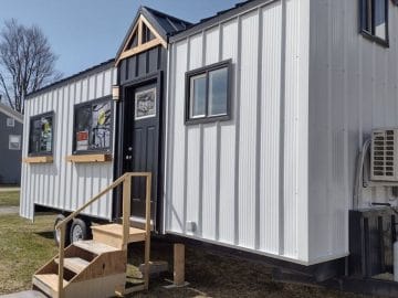 Featured Img of 27′ Affordable Tiny Home on Wheels Has Dual Lofts