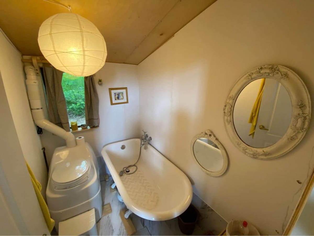 Composite toilet and bathtub in bathroom area