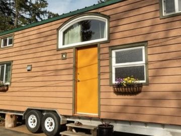 cropped-30-Tiny-House-Has-Office-Area-Tons-of-Storage-Space_-6.jpg