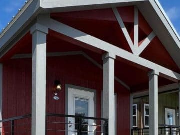 cropped-32-Ranch-Style-Tiny-Home-Has-a-Deck_-1.jpg