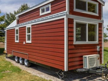 Featured Image of Gorgeous 2 Bedroom Tiny House Has a Porch
