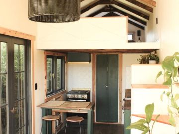 Featured Image of Handbuilt Modern Tiny Farmhouse is Spacious, Gorgeous