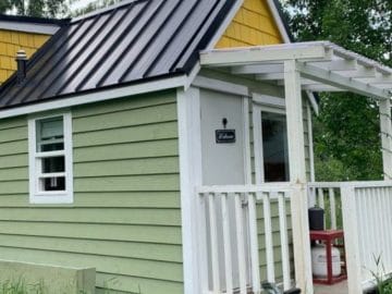cropped-24-Fully-Furnished-Tiny-House-is-Ready-to-Move-Into_-1.jpg