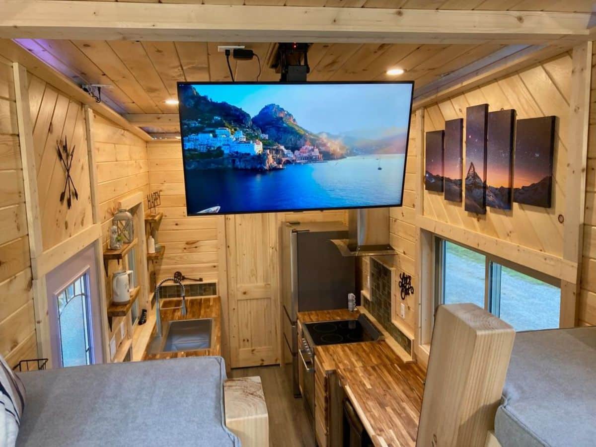 43' Ceiling mounted television set is also included into the deal