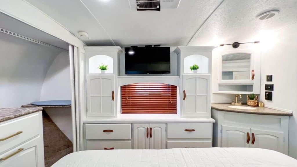 Luxurious 40' Tiny House Packs in Upgrades - Tiny Houses