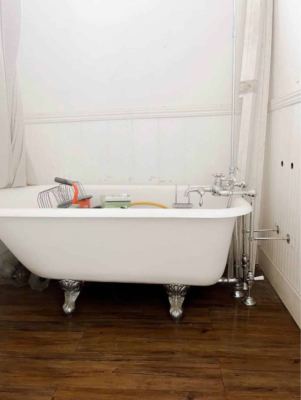 Bathtub is also included into the deal