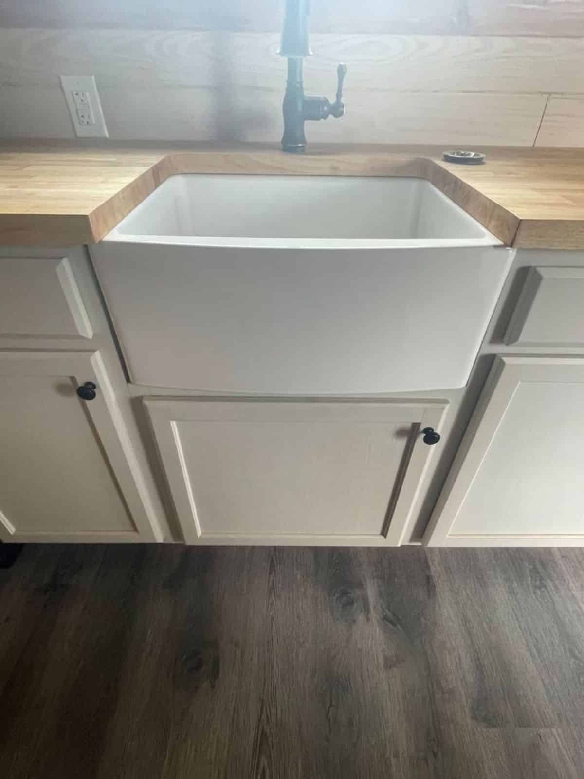 White marble sink with storage cabinets