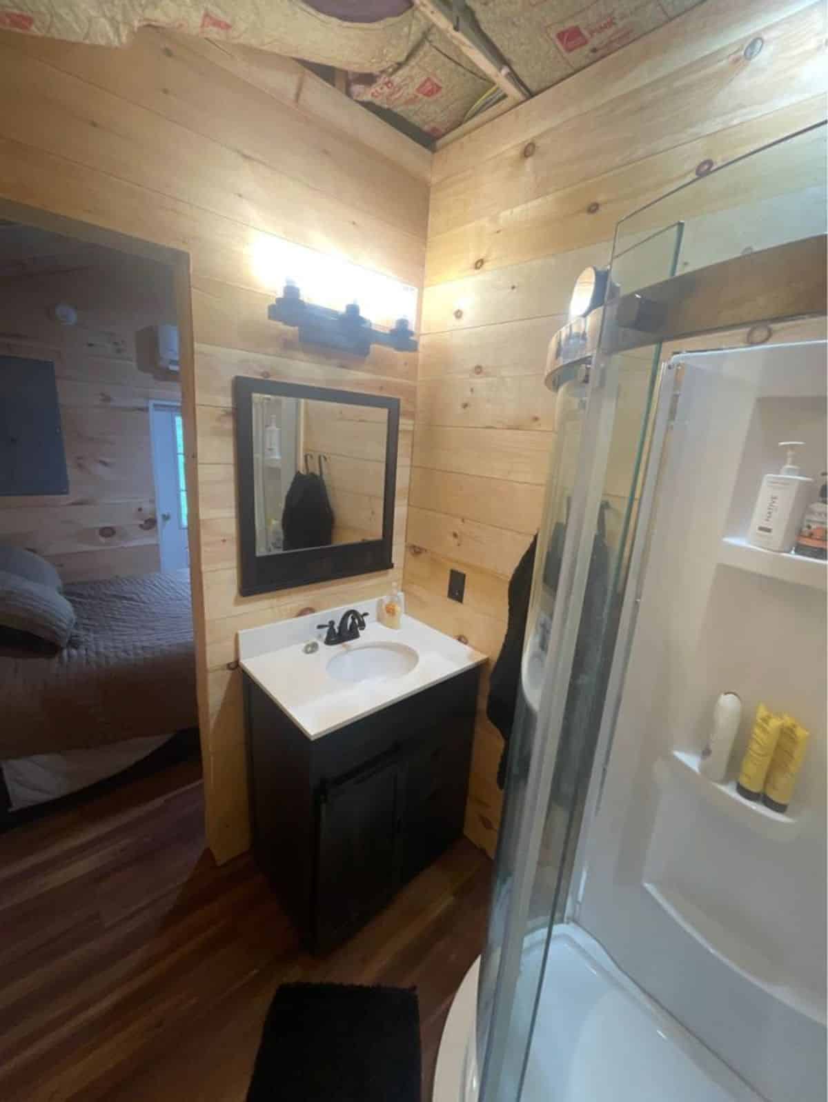 Sink with vanity & mirror in bathroom