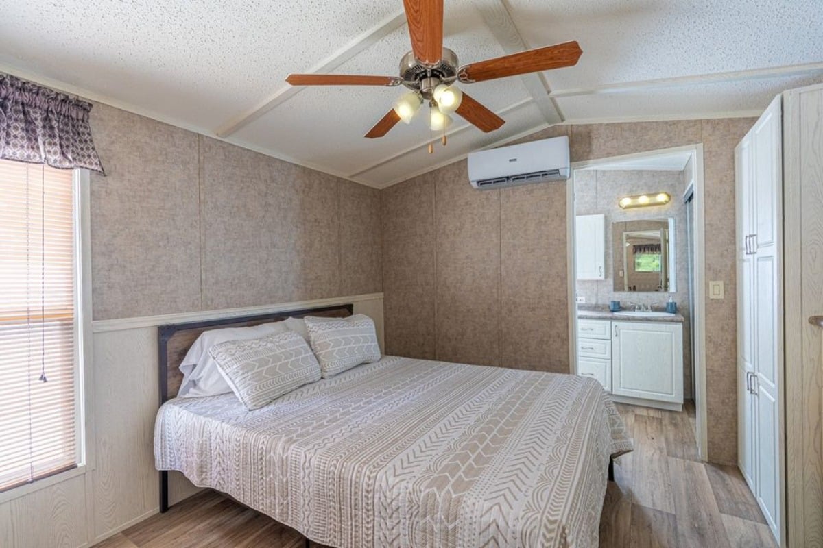 Main floor bedroom has a queen bed, wardrobe, air condition unit and can accommodate 2 side tables still left with ample space.