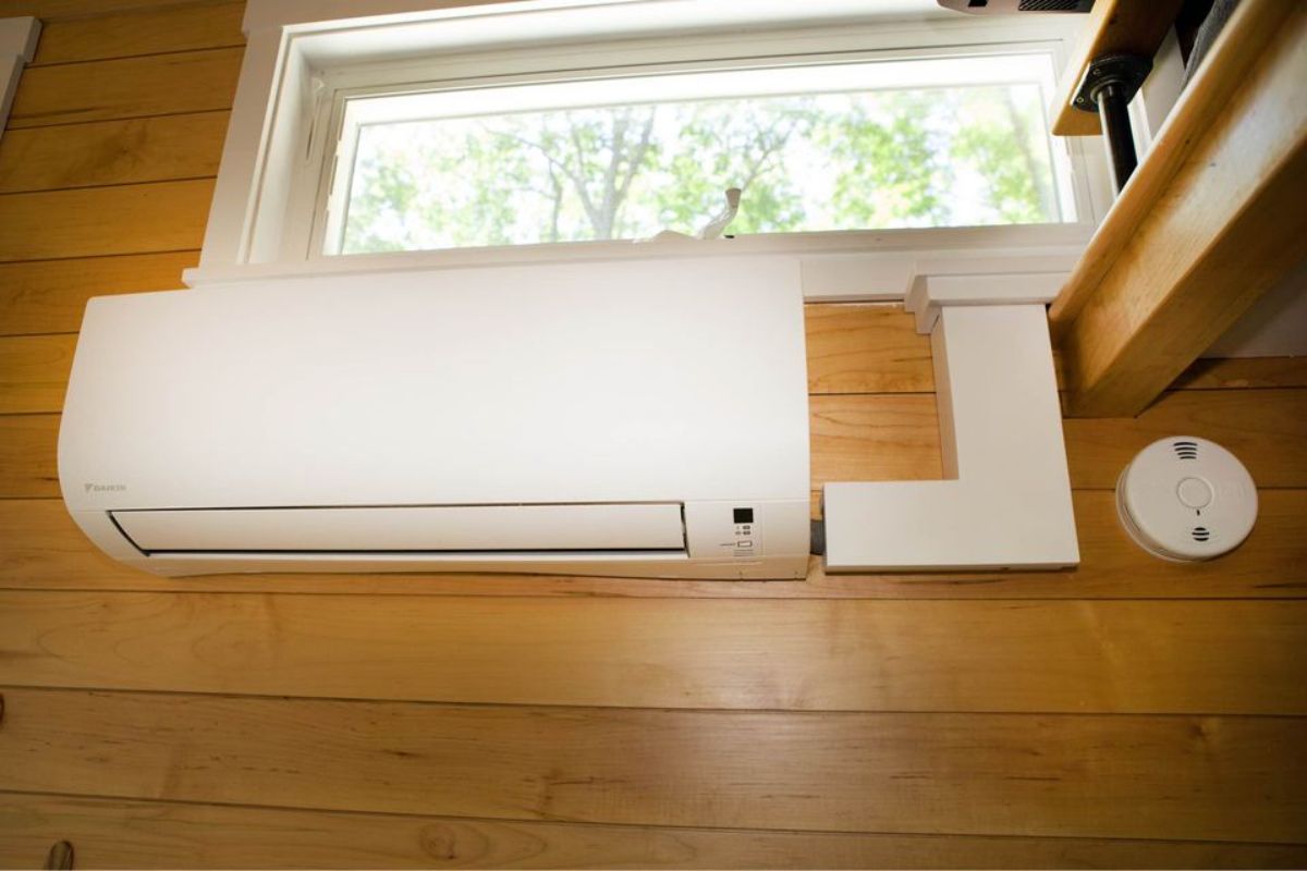 Air condition unit is installed above the living area is also included into the deal 