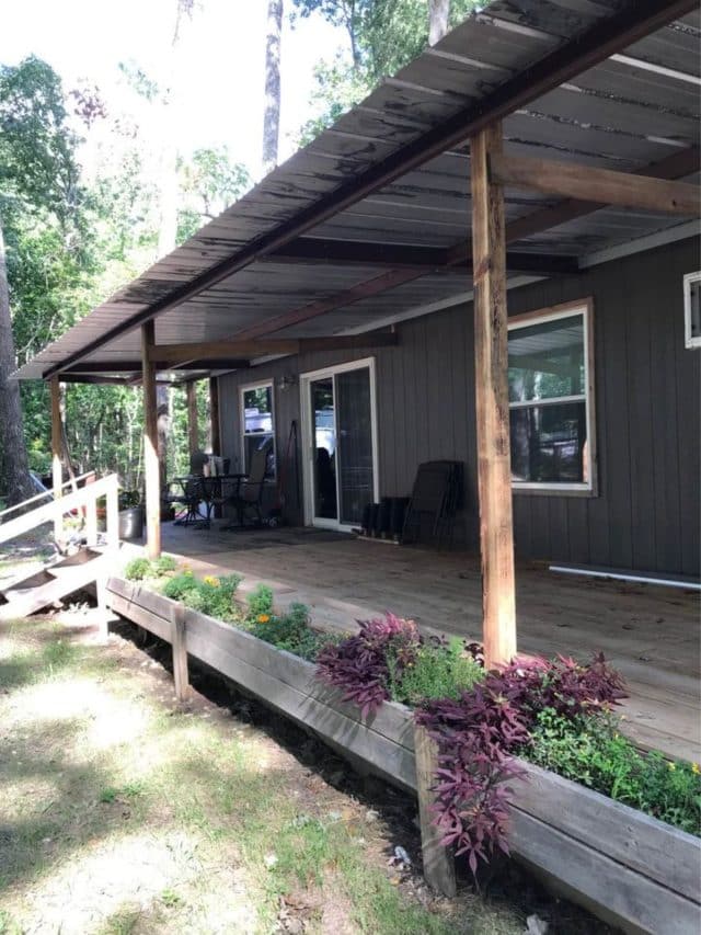 Fully Equipped Tiny House is a Perfect Spring Getaway!