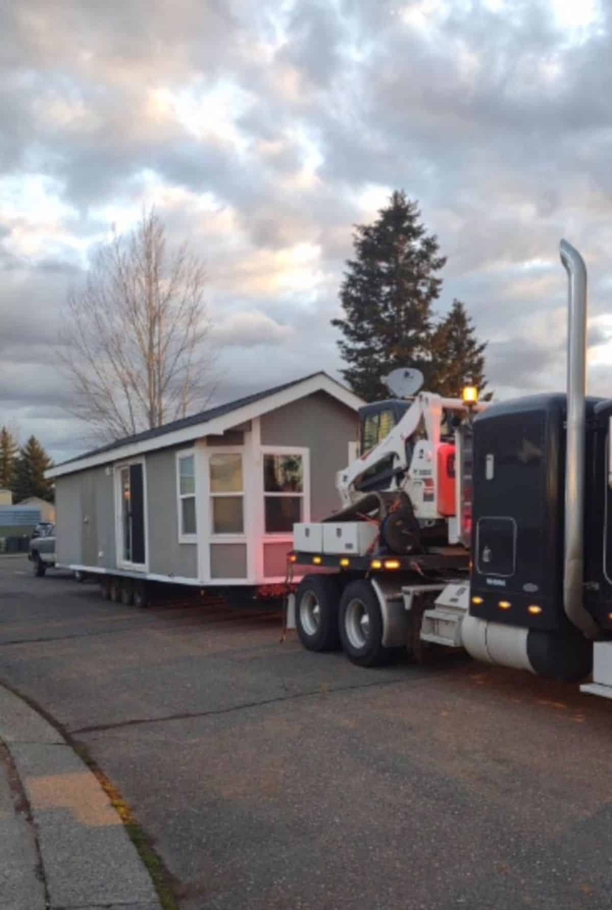 Stunning Modern Tiny House Downsizes Square Footage Sans Lifestyle on wheels