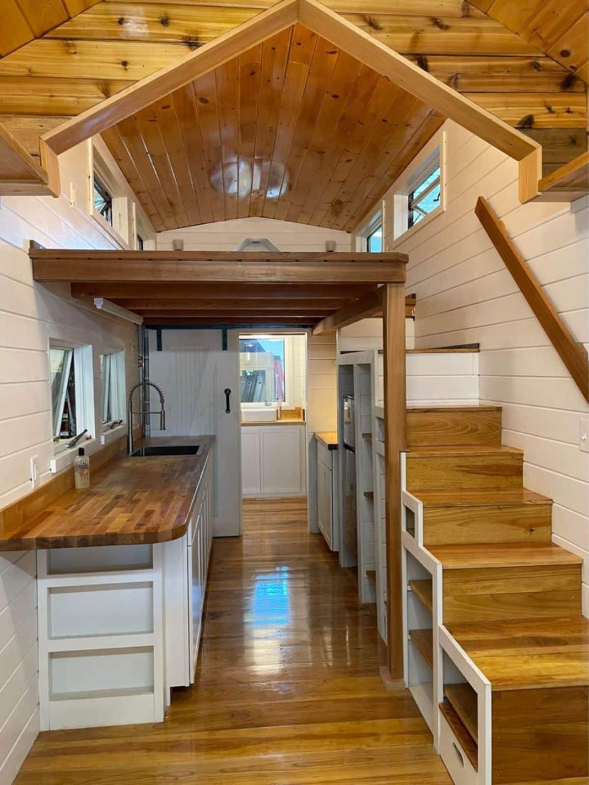 Overall interiors and lots of storages of 1 bedroom tiny house