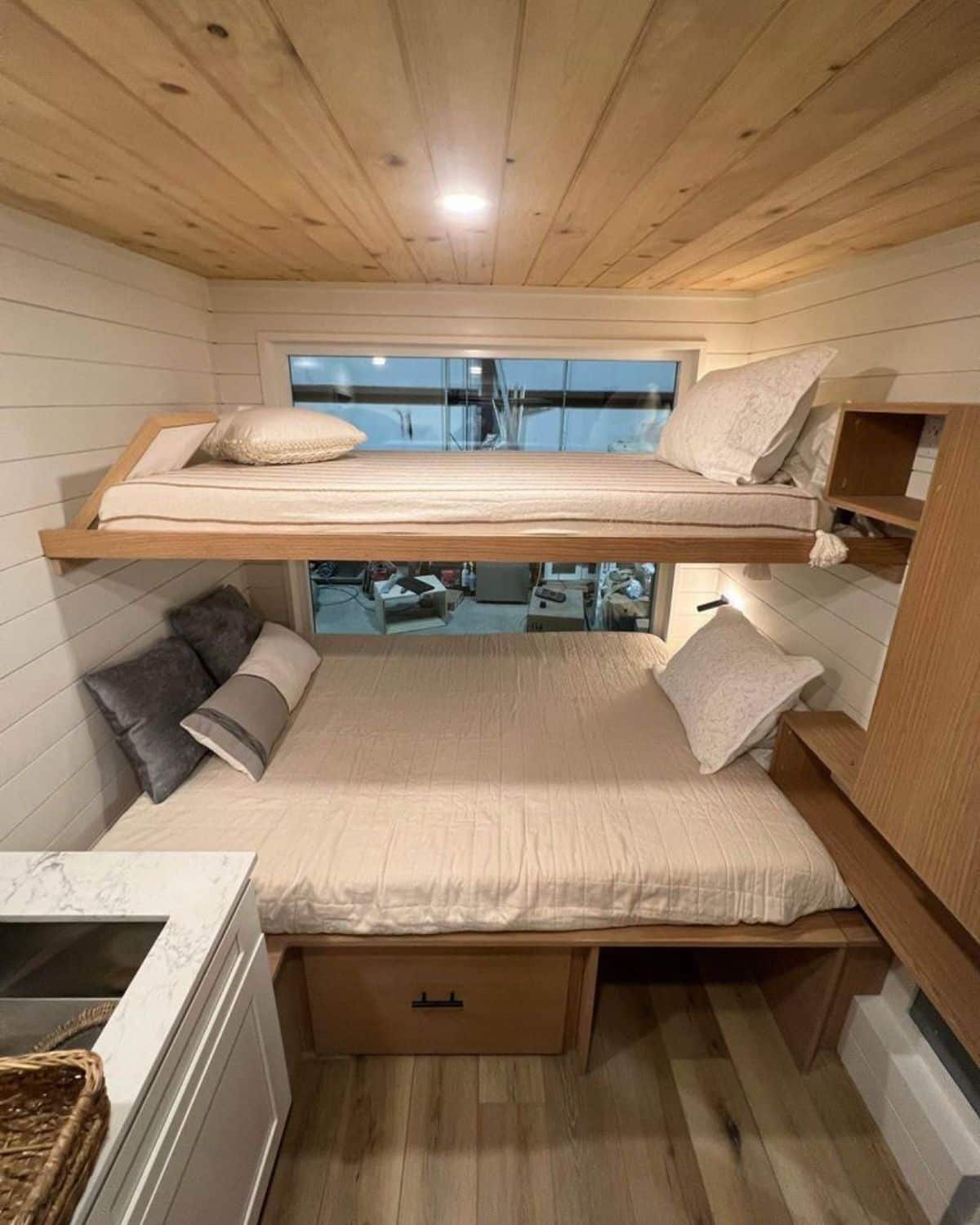 Double bunk bed makes the perfect tiny room on wheels so adorable and stunning