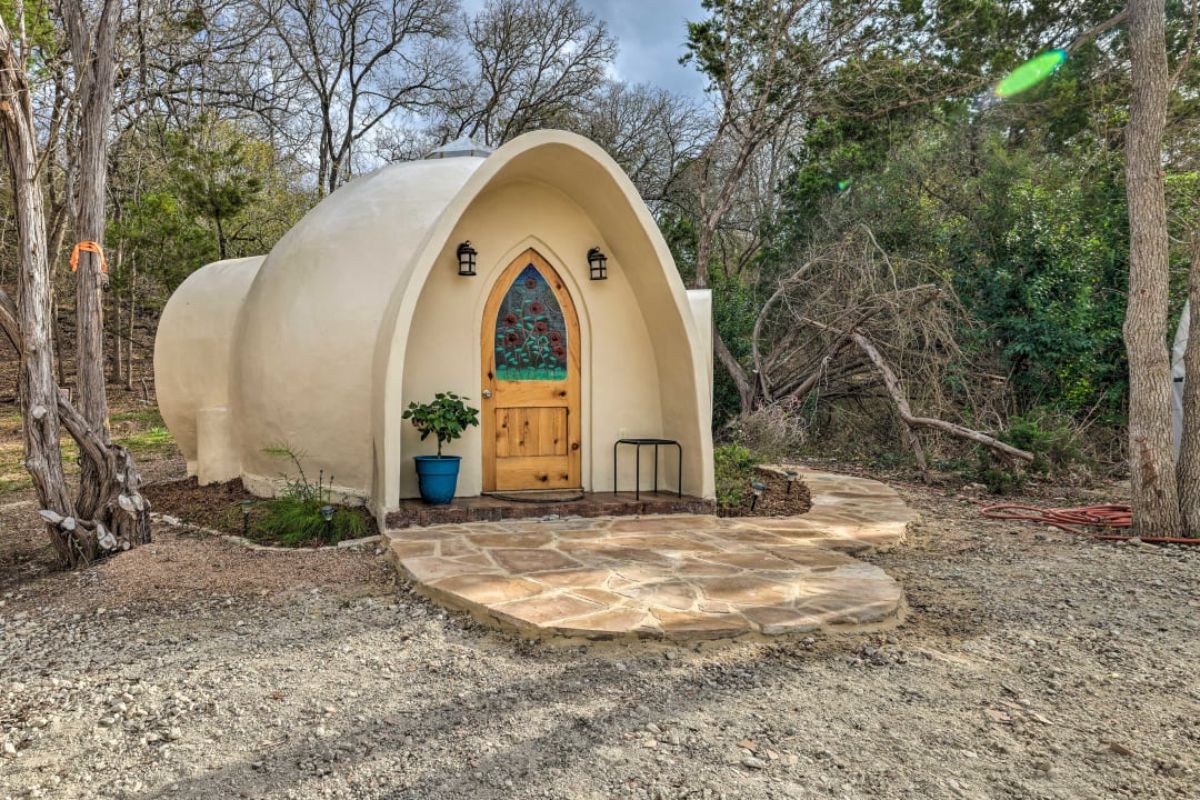 arched door on front of earthen home