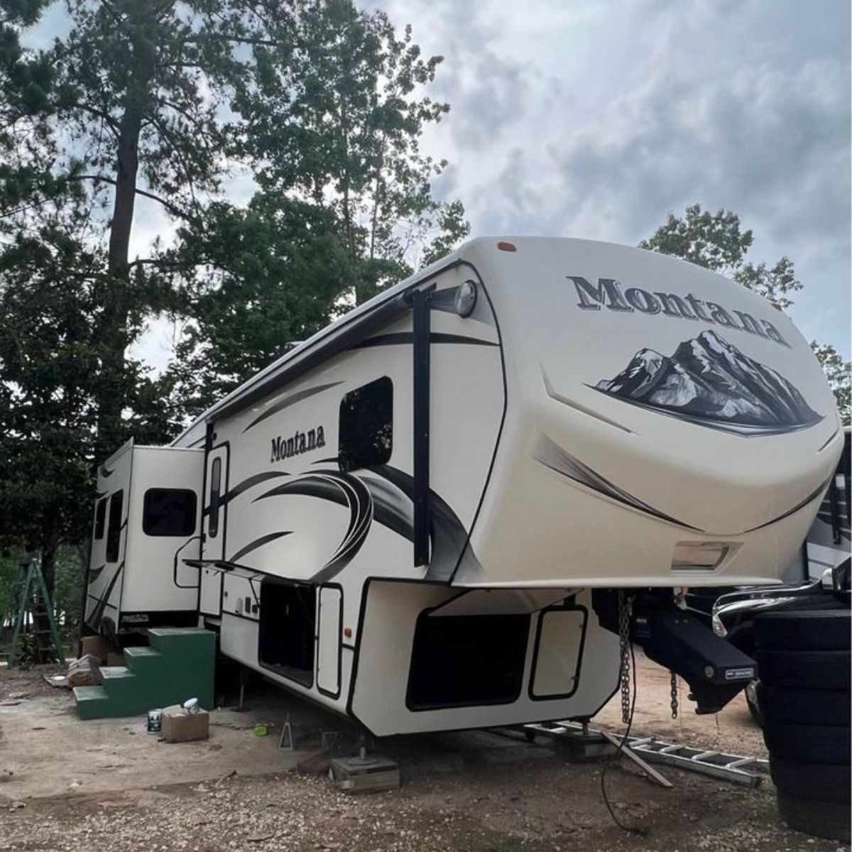 40-Footed Renovated Tiny Home Is A Luxurious Trailer Under $60k! - Tiny ...