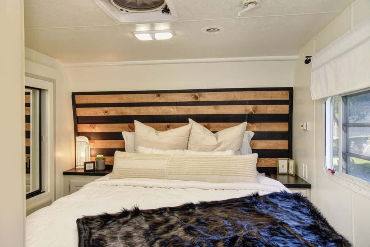Queen bed  with small tables in bedroom makes it even Gorgeous and super cozy