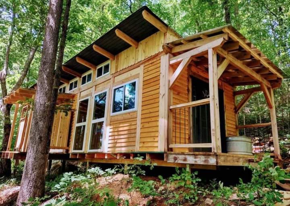 Ray’s Cabin Off-the-Grid Tiny House outdoor view.