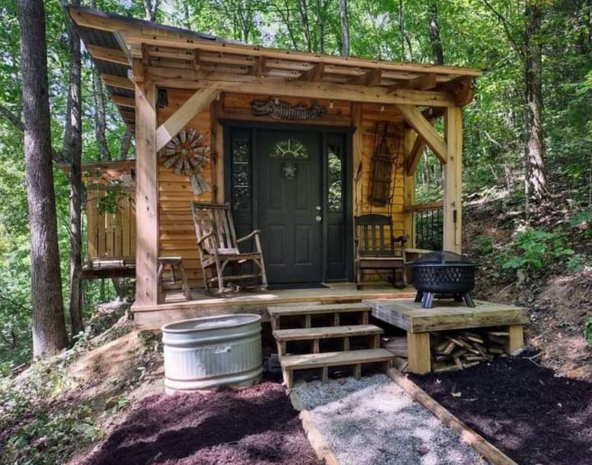 Ray’s Cabin is an Off-the-Grid Tiny House with a porch - outdoor view.