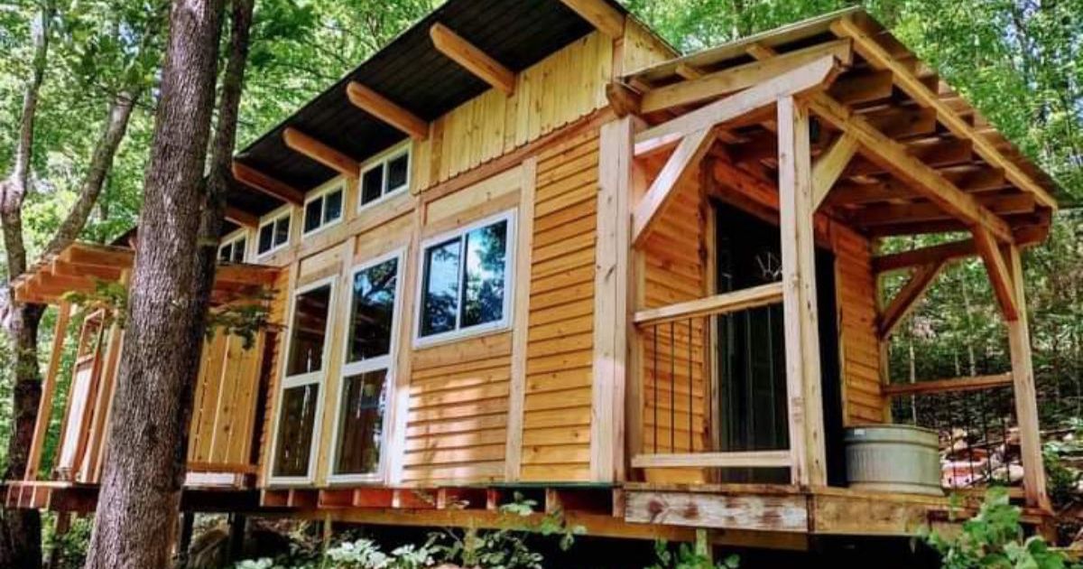 Ray’s Cabin is an Off-the-Grid Tiny House Built of Reclaimed Materials facebook image.