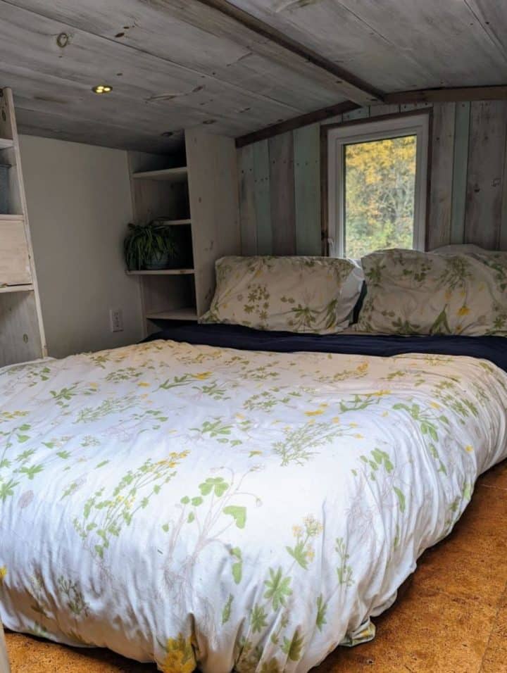Image showcasing 2 Bedroom Off Grid Tiny Home Comes With A Gorgeous Sunroom