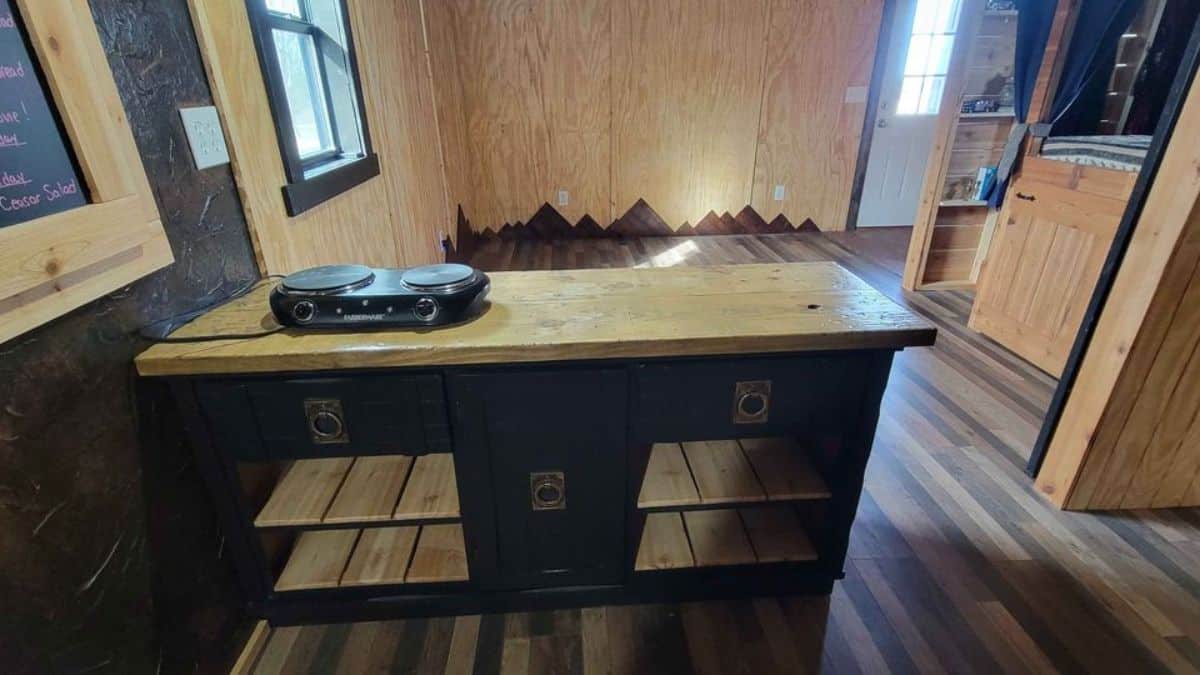separate place for countertop in kitchen of 24-footed cabin