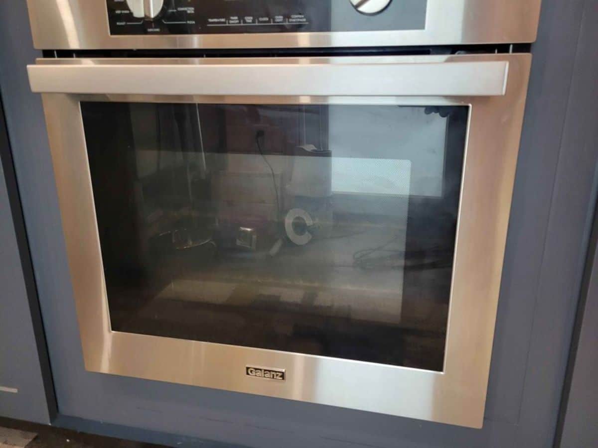 microwave oven in kitchen is included in the deal