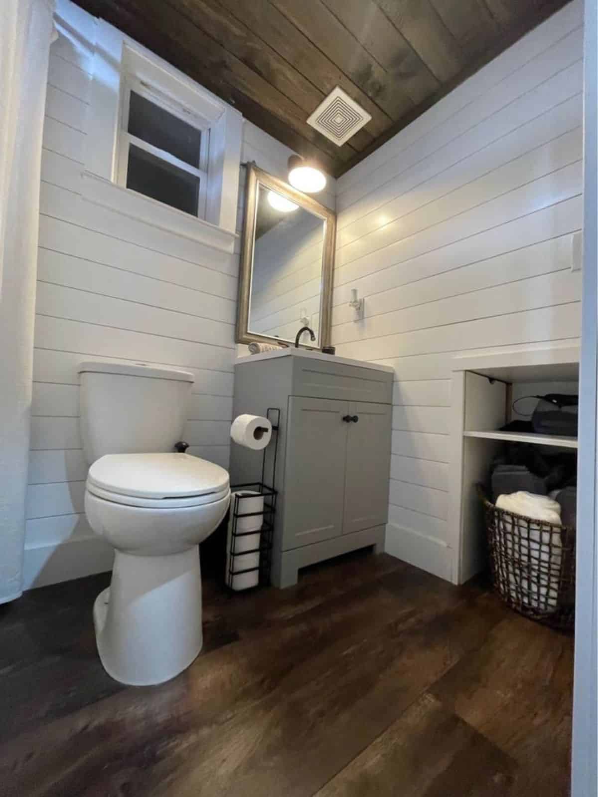 bathroom of fully furnished tiny home has all the standard fittings