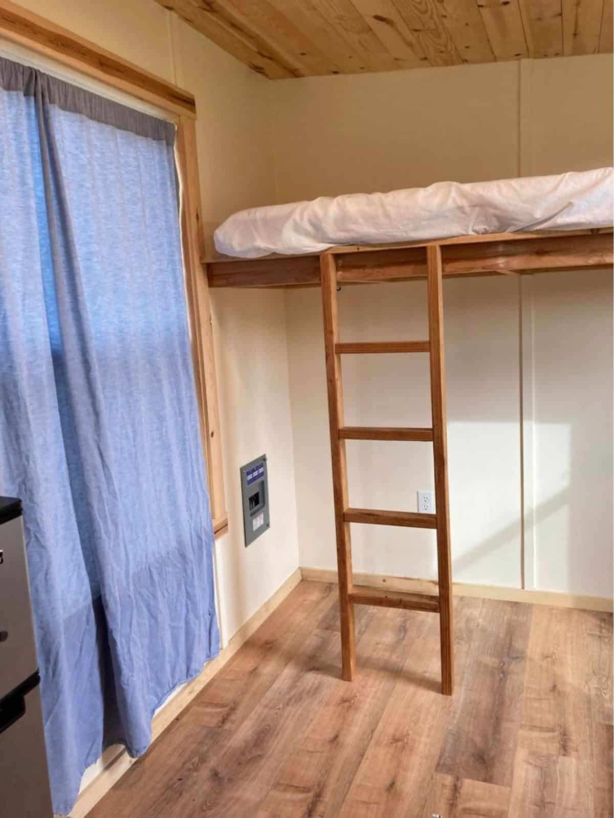 ladder leading to the sleeping area of micro cabin house
