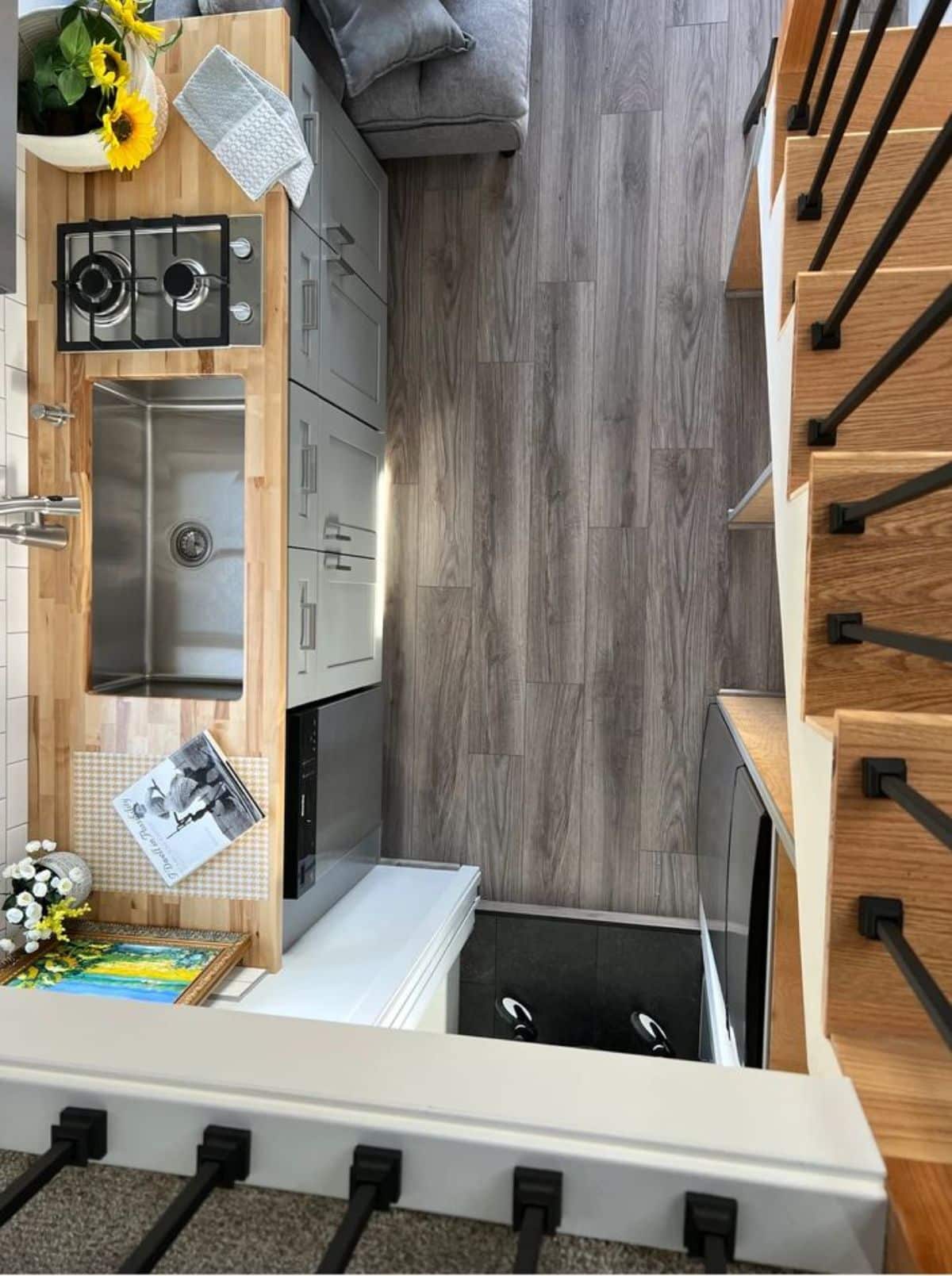 top view of 20’ modern tiny home