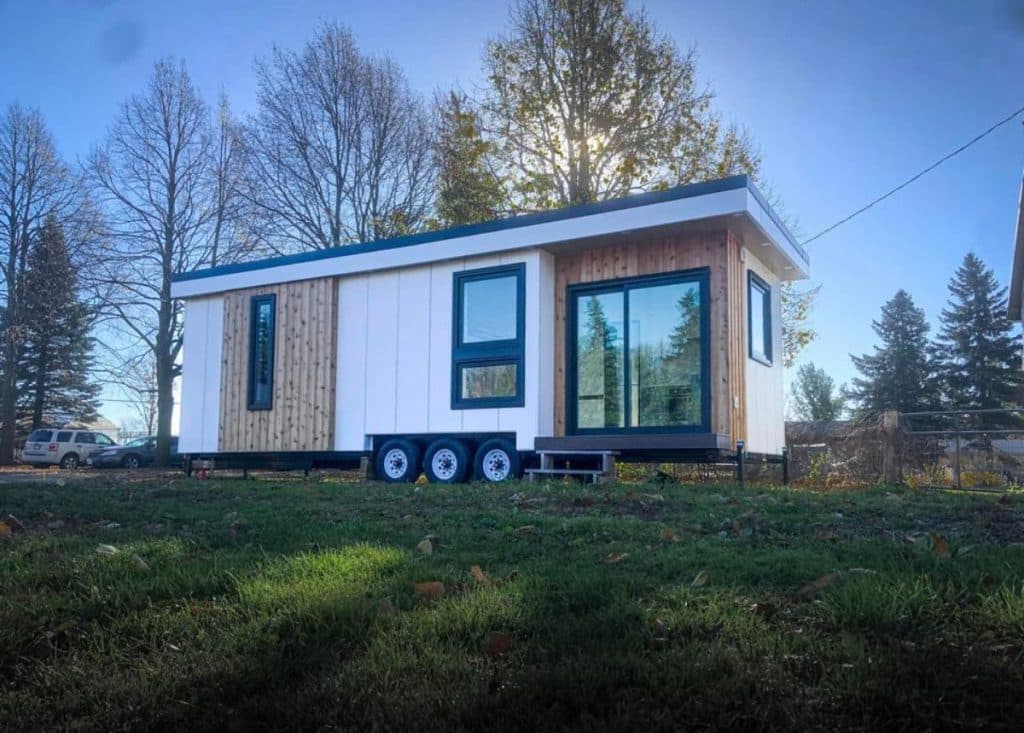 32' Tiny Home In Ontario Has Stunning Features & Upgrades - Tiny Houses