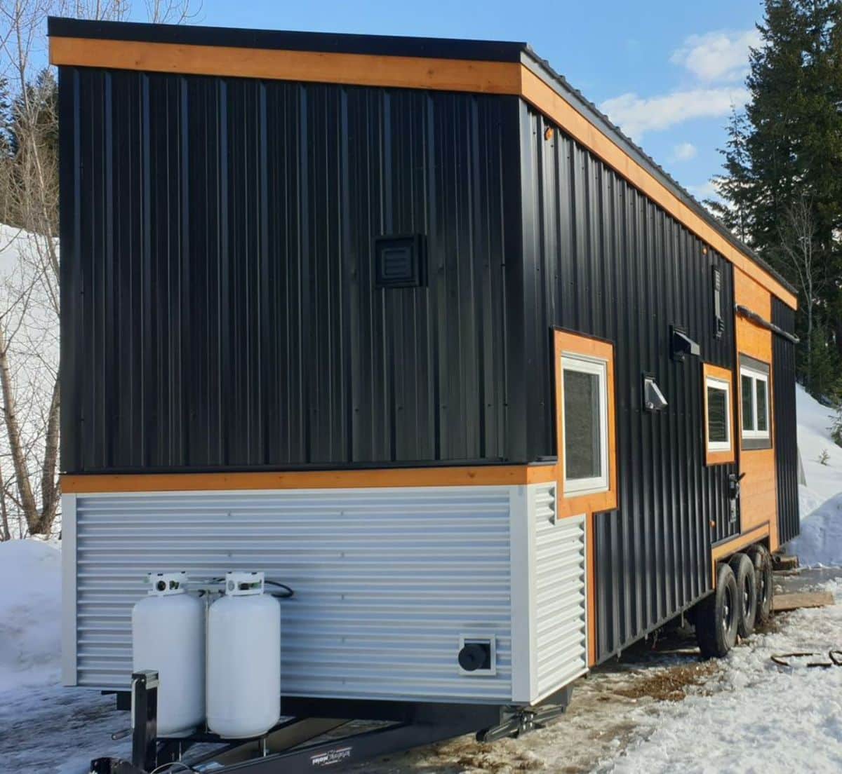 black and gold exterior side view of 28’ tiny home in Canada
