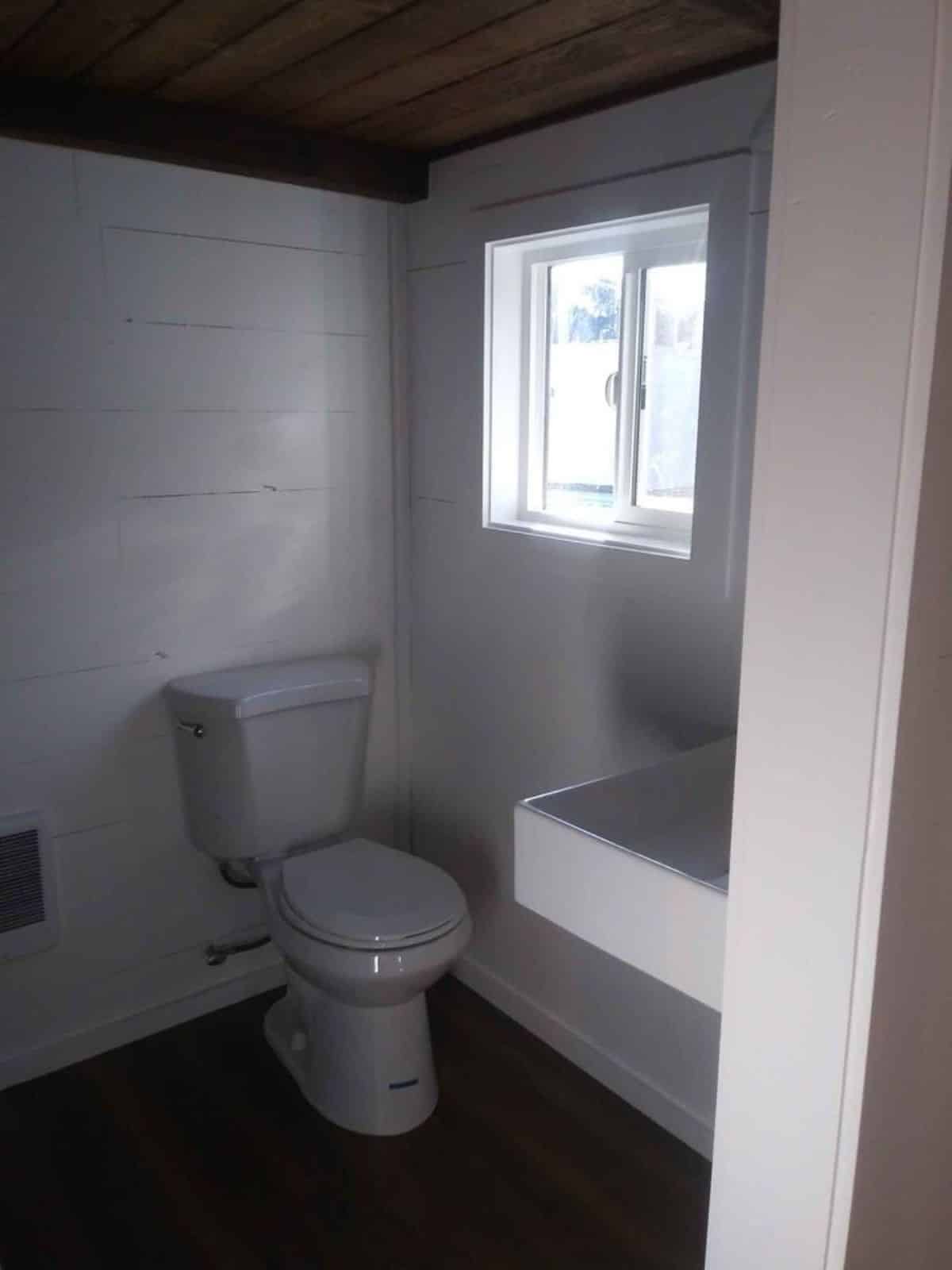 bathroom of tiny getaway cabin has all the standard fittings