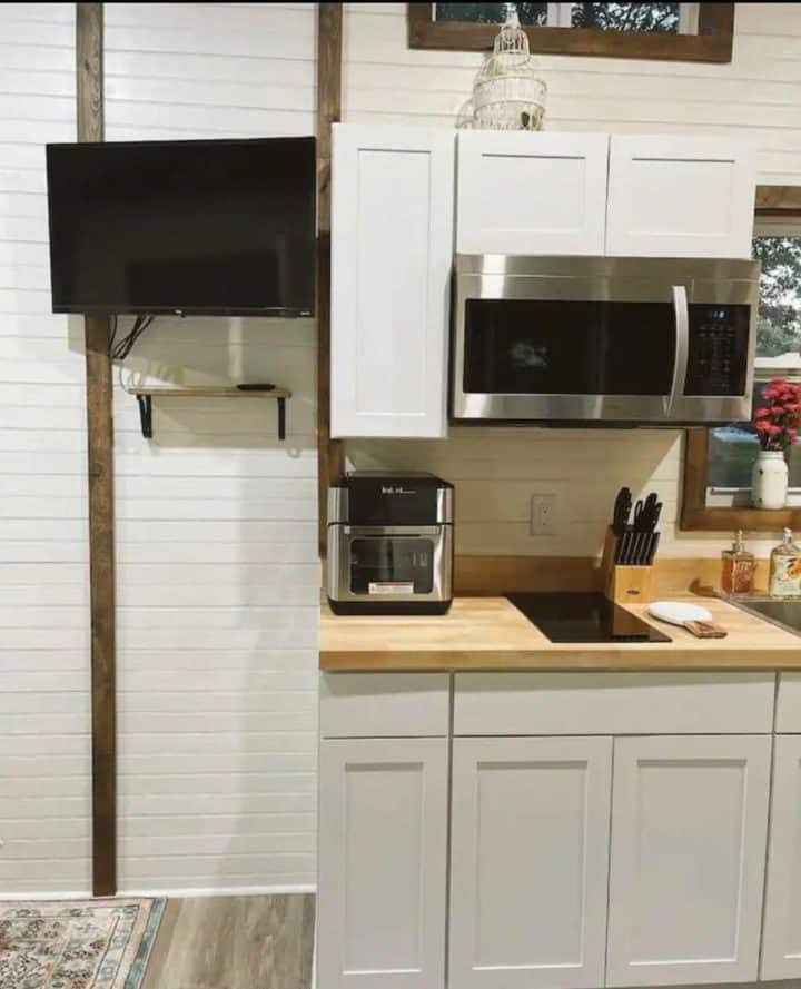 Luxurious 24' Tiny Home With Appliances Can Fit Your Budget! - Tiny Houses