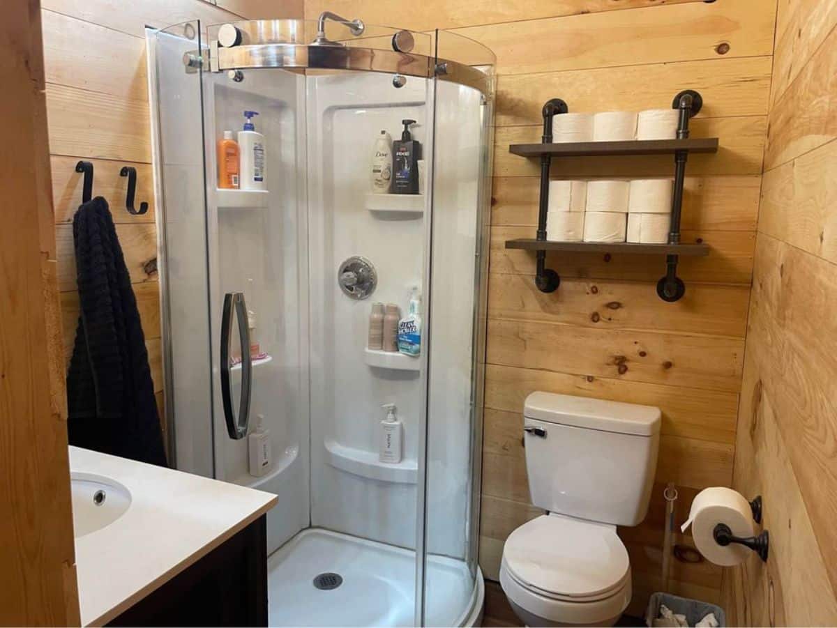 bathroom of one bedroom dwelling has all the standard fittings