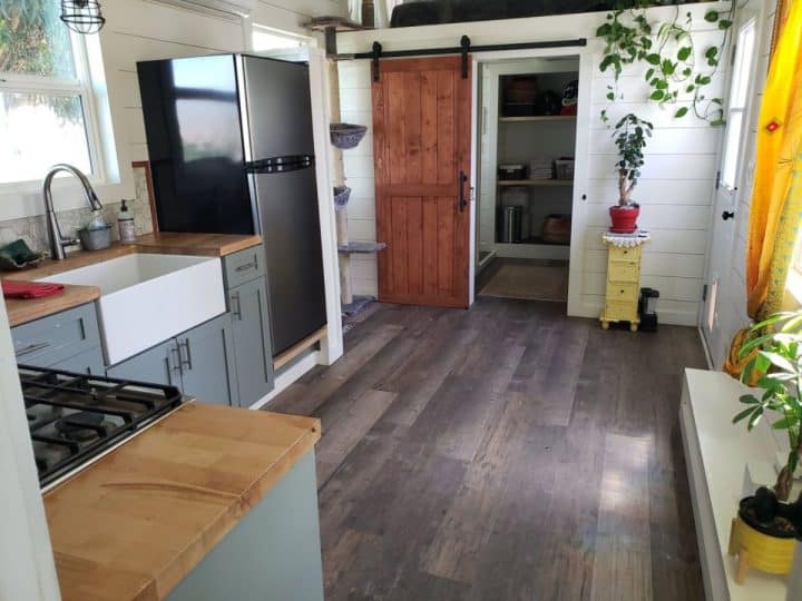 Stunning 28' Tiny House Is Packed With Amenities, Ready To Move Into ...