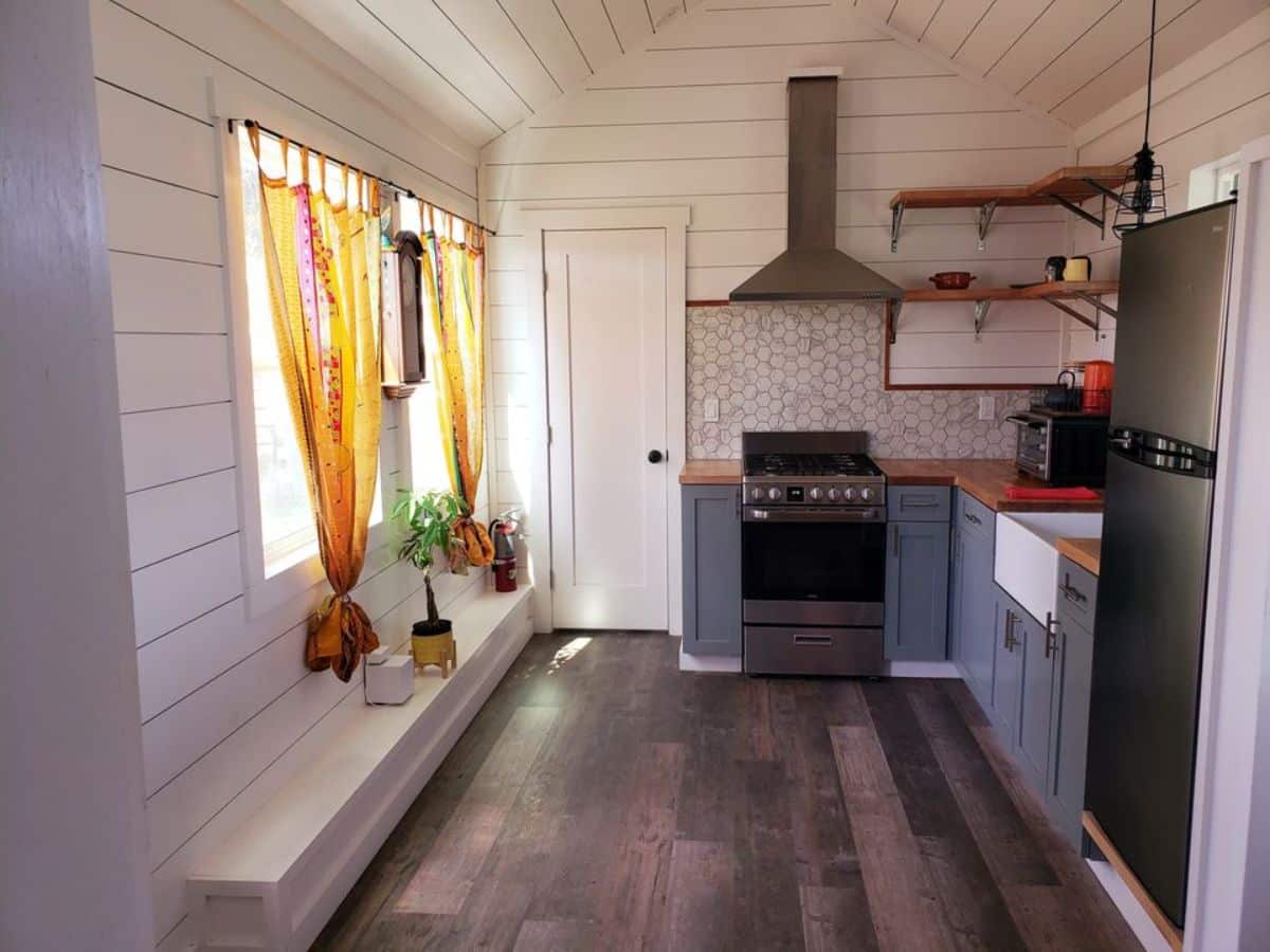 kitchen area of stunning 28’ tiny house has all the superb appliances
