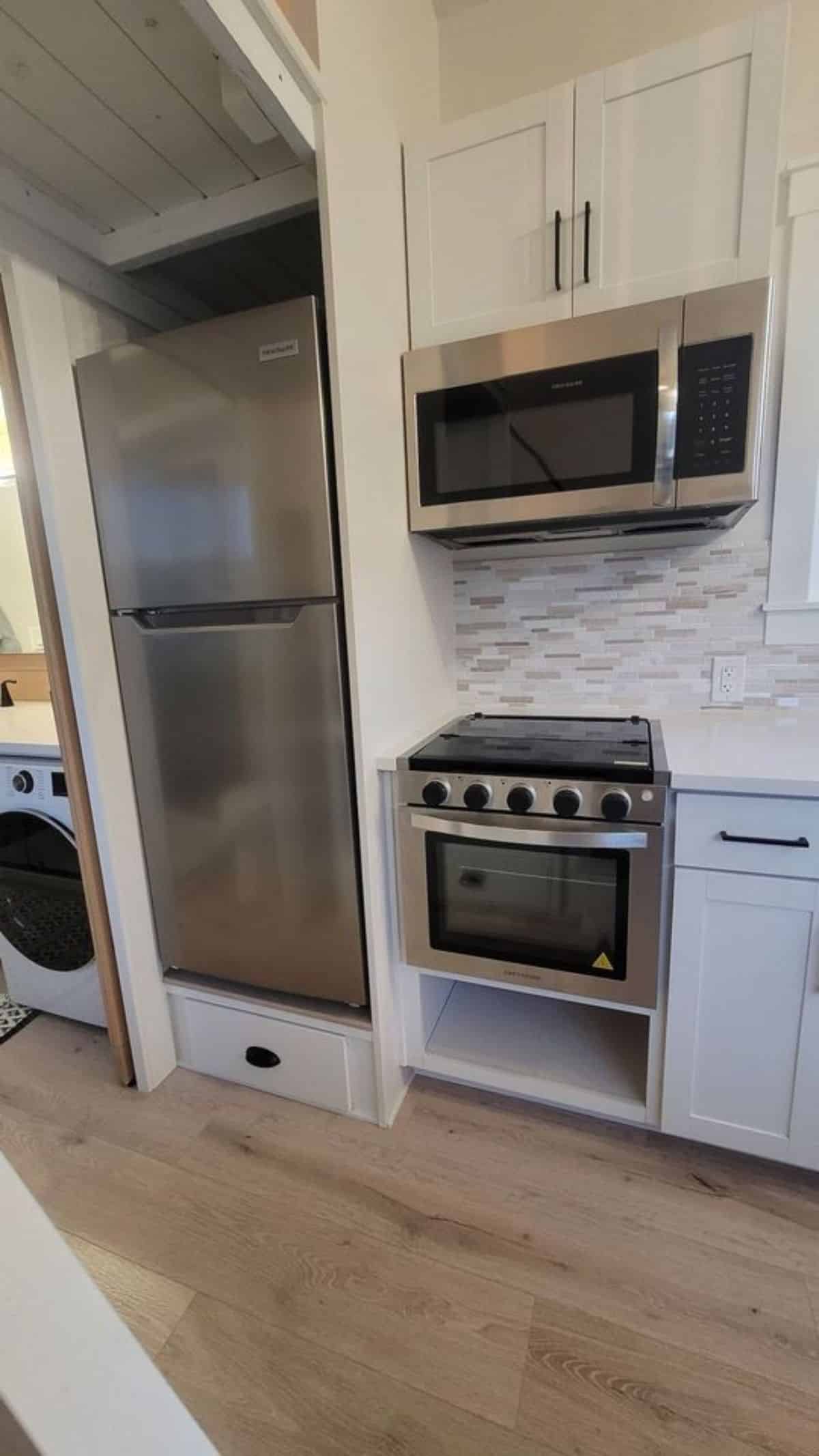 appliances present in the kitchen are all included in the deal