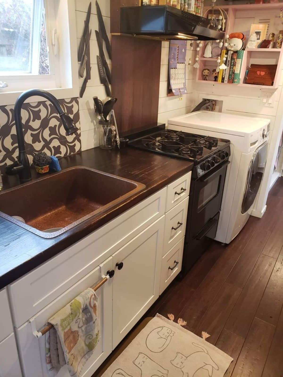 appliances present in kitchen and washer dryer combo included in the deal