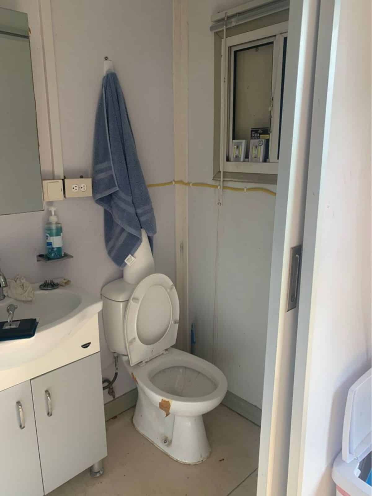 bathroom of 20' single room tiny home has all the standard fittings