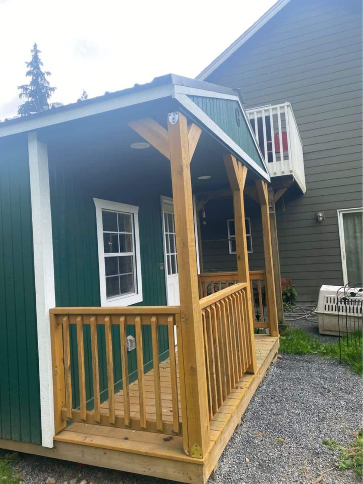 main entrance view of portable cabin home