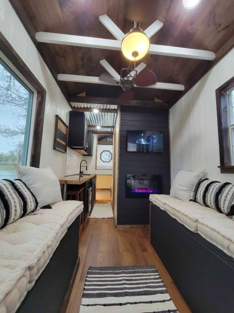 25' Tiny House On Wheels Is A Super Affordable Dwelling With A ...